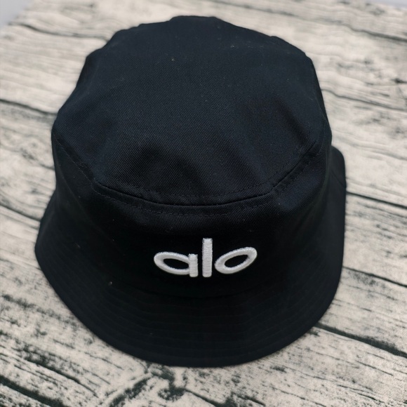 ALO Yoga Fundamental Bucket Hat - Picture 2 of 5